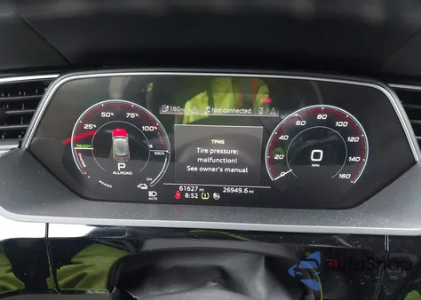 2019 Audi E-Tron Premium Plus z USA, uszkodzony, nr VIN WA1LAAGE0KB023068